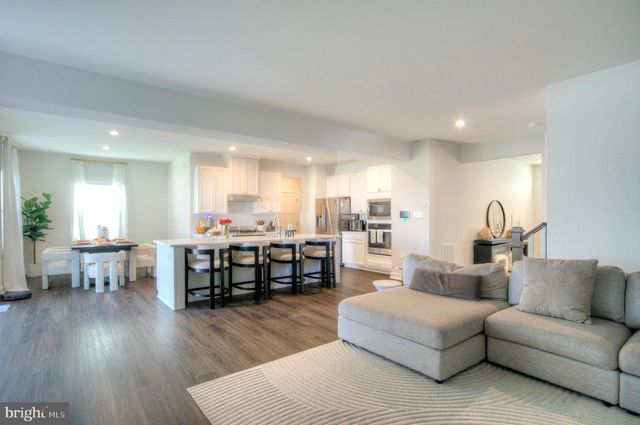 8 EICHMANN WAY, Woodstown, NJ 08098