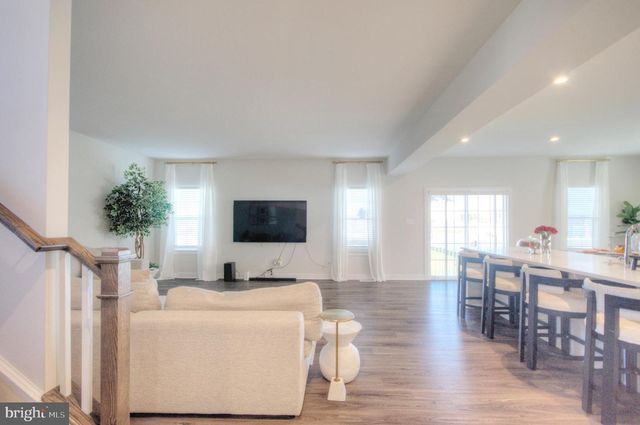 8 EICHMANN WAY, Woodstown, NJ 08098