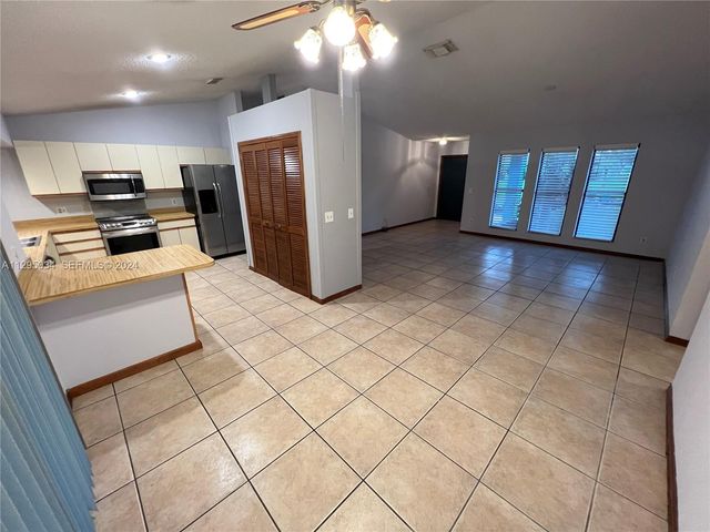 1921 SW Hickock Ter, Port St. Lucie, FL 34953
