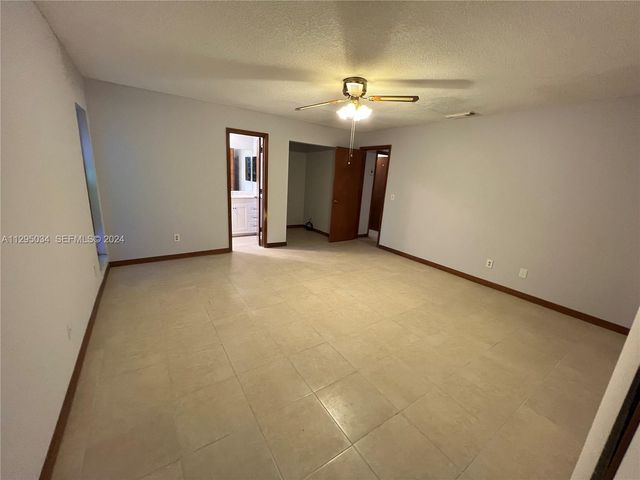 1921 SW Hickock Ter, Port St. Lucie, FL 34953