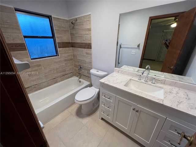 1921 SW Hickock Ter, Port St. Lucie, FL 34953
