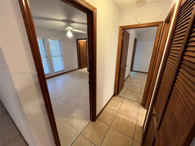 1921 SW Hickock Ter, Port St. Lucie, FL 34953