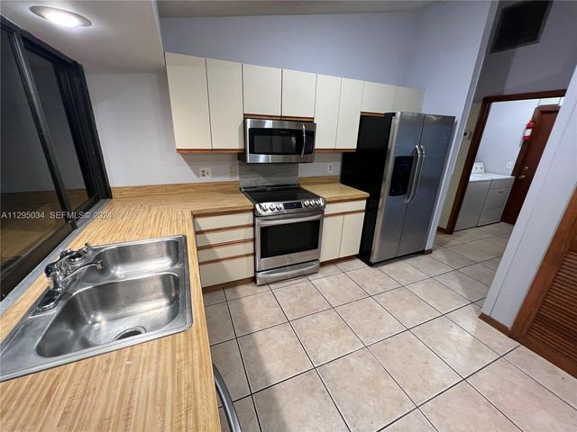 1921 SW Hickock Ter, Port St. Lucie, FL 34953