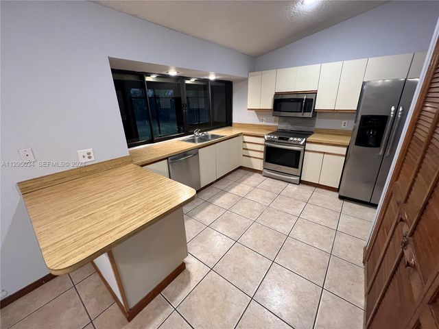1921 SW Hickock Ter, Port St. Lucie, FL 34953