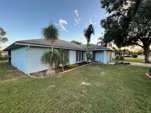 1921 SW Hickock Ter, Port St. Lucie, FL 34953