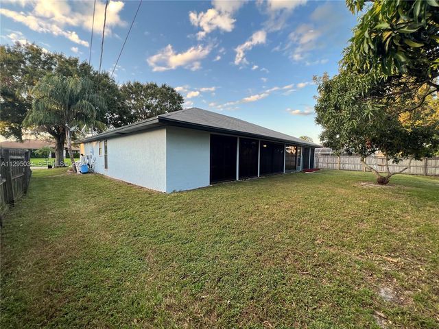 1921 SW Hickock Ter, Port St. Lucie, FL 34953