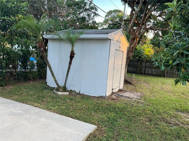 1921 SW Hickock Ter, Port St. Lucie, FL 34953