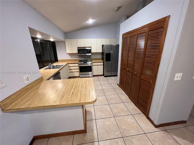 1921 SW Hickock Ter, Port St. Lucie, FL 34953