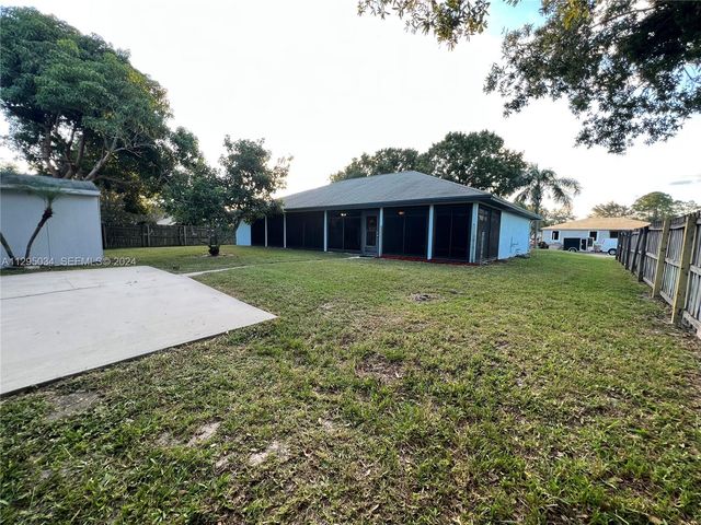 1921 SW Hickock Ter, Port St. Lucie, FL 34953