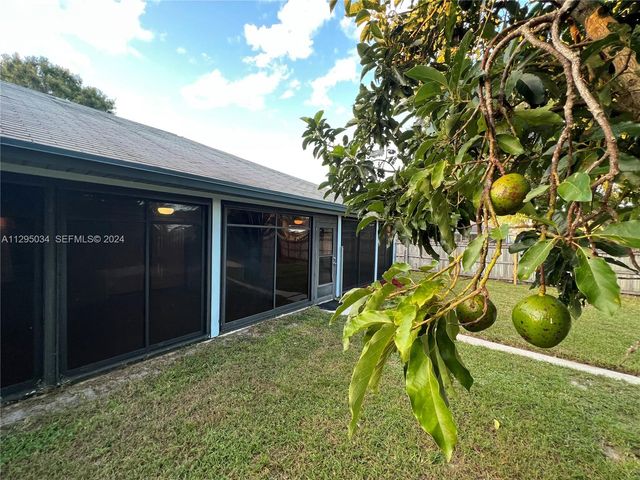 1921 SW Hickock Ter, Port St. Lucie, FL 34953