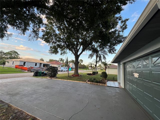 1921 SW Hickock Ter, Port St. Lucie, FL 34953