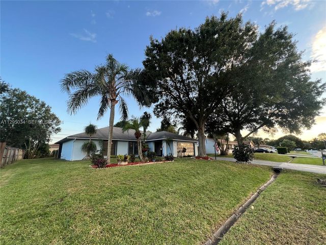 1921 SW Hickock Ter, Port St. Lucie, FL 34953