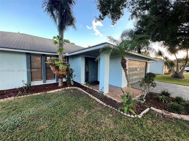 1921 SW Hickock Ter, Port St. Lucie, FL 34953