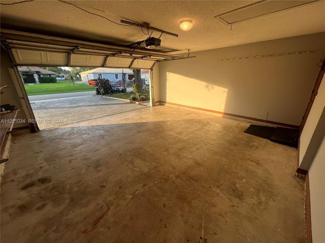 1921 SW Hickock Ter, Port St. Lucie, FL 34953