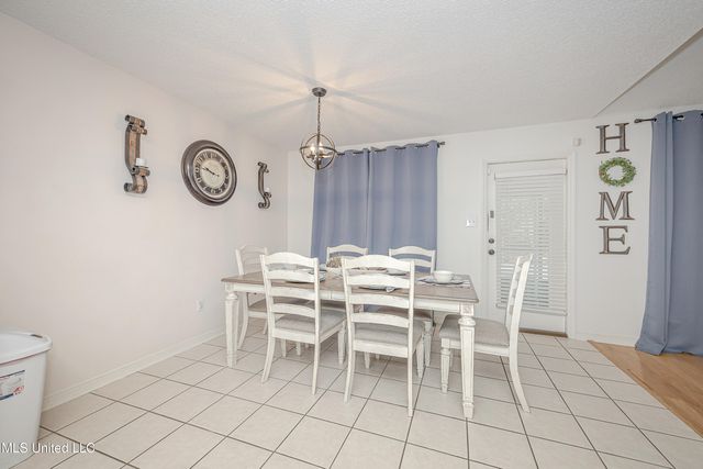 56 Lakeview Drive, Ocean Springs, MS 39564