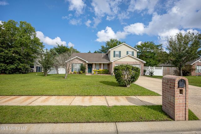 56 Lakeview Drive, Ocean Springs, MS 39564
