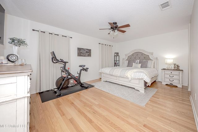 56 Lakeview Drive, Ocean Springs, MS 39564