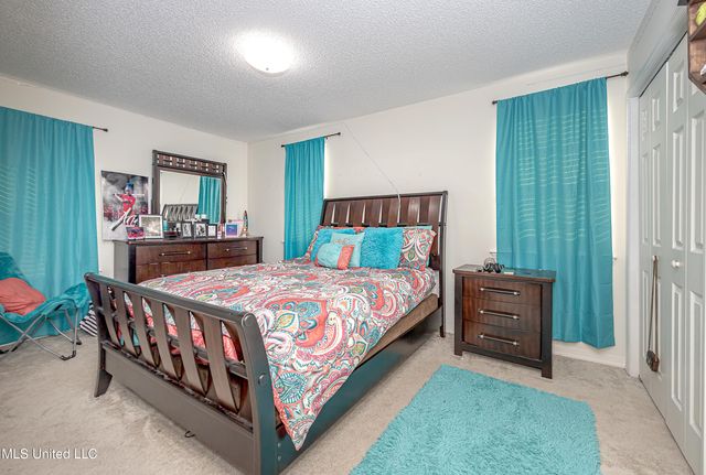 56 Lakeview Drive, Ocean Springs, MS 39564