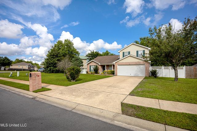 56 Lakeview Drive, Ocean Springs, MS 39564