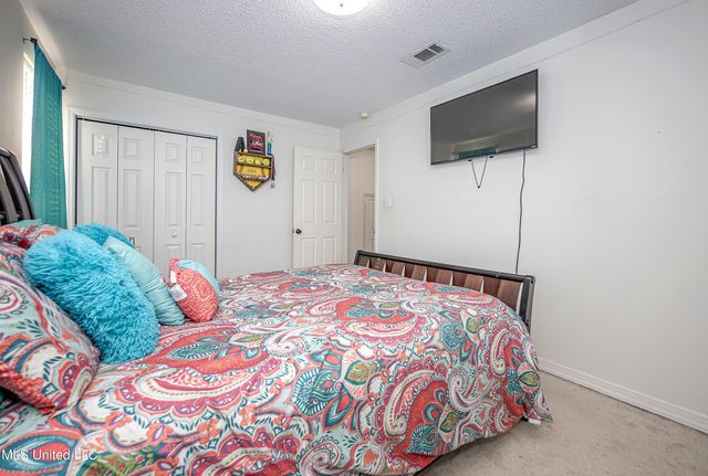 56 Lakeview Drive, Ocean Springs, MS 39564