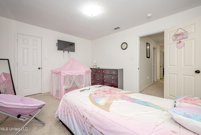 56 Lakeview Drive, Ocean Springs, MS 39564