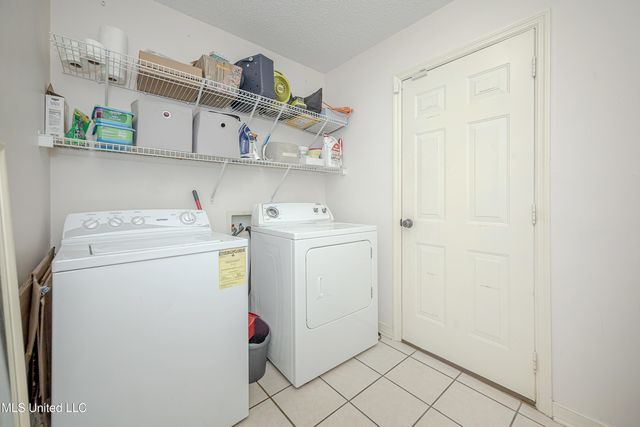 56 Lakeview Drive, Ocean Springs, MS 39564
