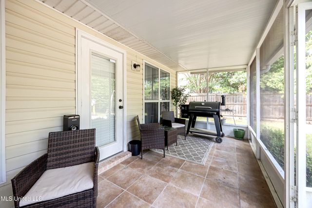 56 Lakeview Drive, Ocean Springs, MS 39564