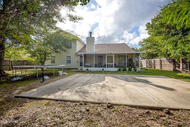 56 Lakeview Drive, Ocean Springs, MS 39564