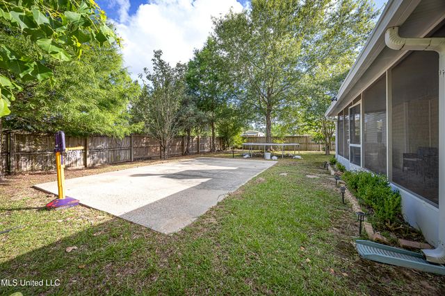 56 Lakeview Drive, Ocean Springs, MS 39564