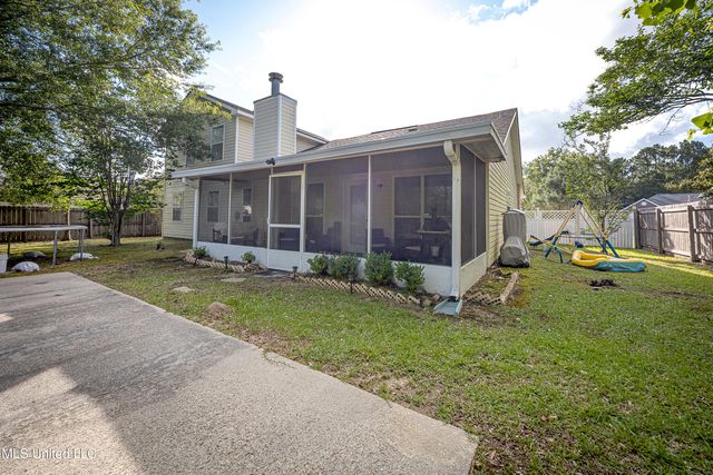 56 Lakeview Drive, Ocean Springs, MS 39564