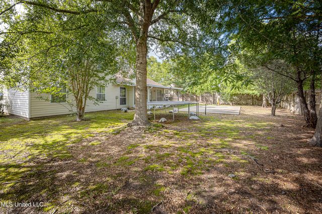 56 Lakeview Drive, Ocean Springs, MS 39564