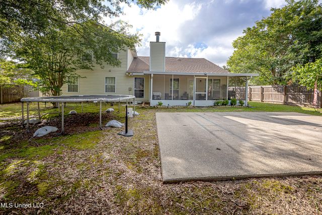 56 Lakeview Drive, Ocean Springs, MS 39564
