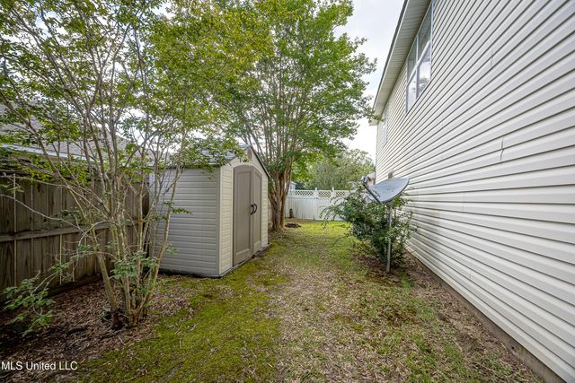 56 Lakeview Drive, Ocean Springs, MS 39564