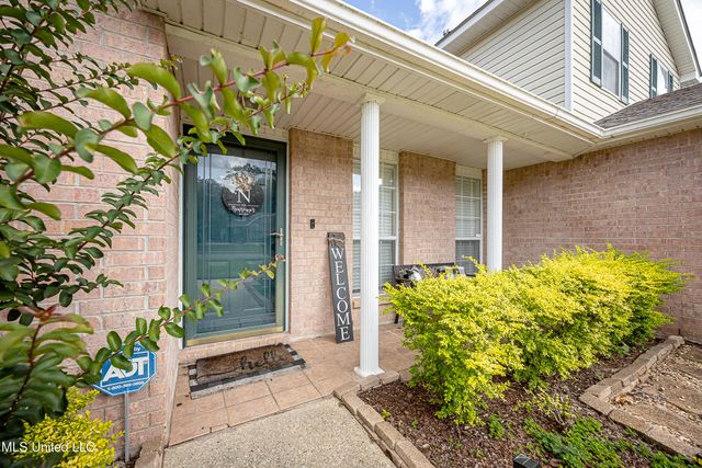 56 Lakeview Drive, Ocean Springs, MS 39564