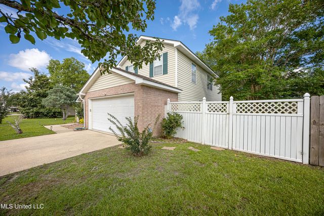 56 Lakeview Drive, Ocean Springs, MS 39564