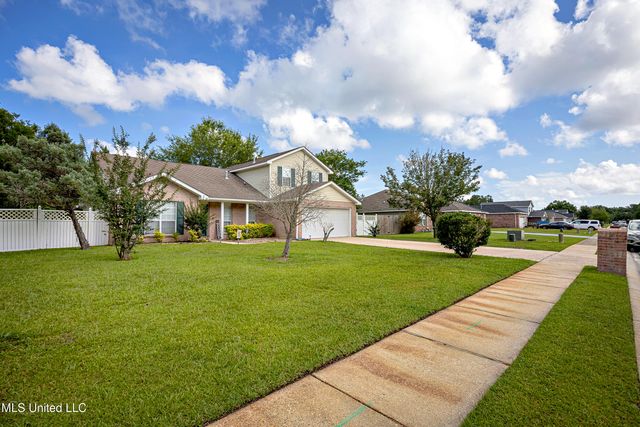 56 Lakeview Drive, Ocean Springs, MS 39564
