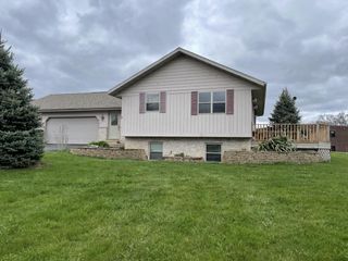 8324 200th AVENUE, Bristol, WI 53104