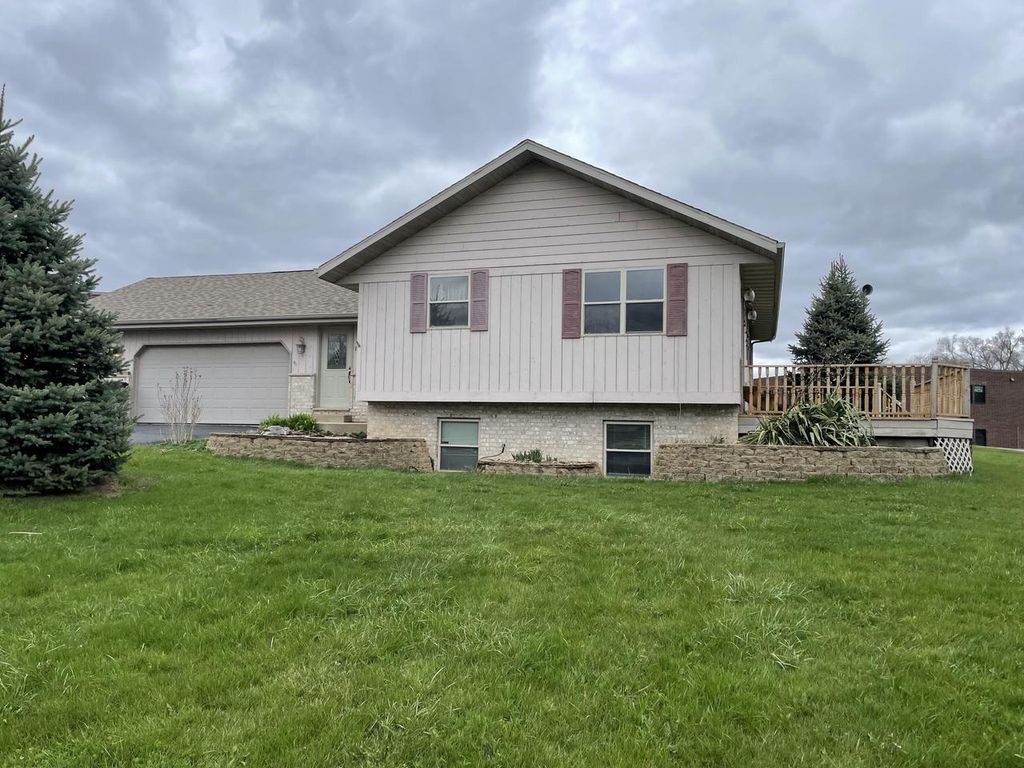 8324 200th AVENUE, Bristol, WI 53104