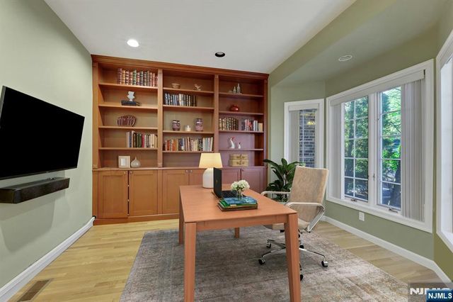 153 Ashley Place, Park Ridge, NJ 07656