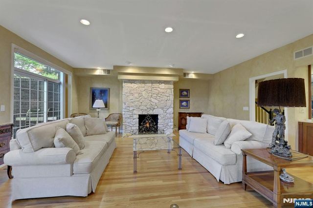 153 Ashley Place, Park Ridge, NJ 07656