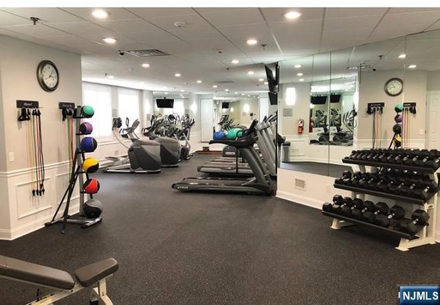 153 Ashley Place, Park Ridge, NJ 07656