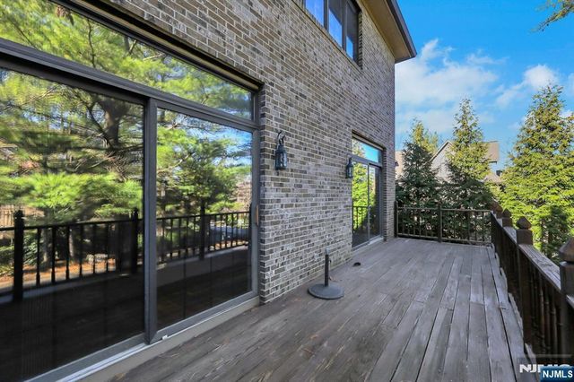 153 Ashley Place, Park Ridge, NJ 07656