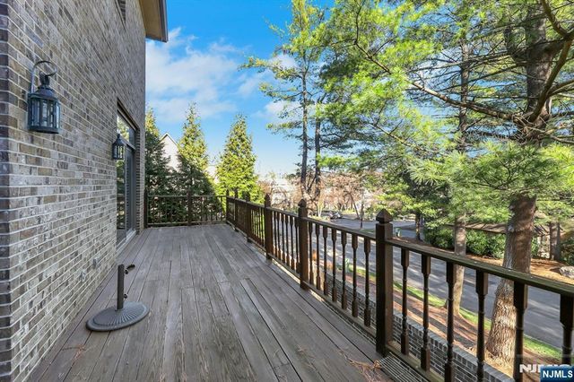 153 Ashley Place, Park Ridge, NJ 07656