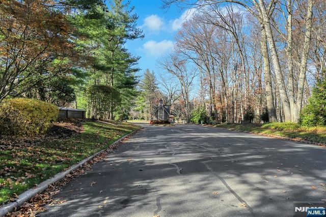 153 Ashley Place, Park Ridge, NJ 07656