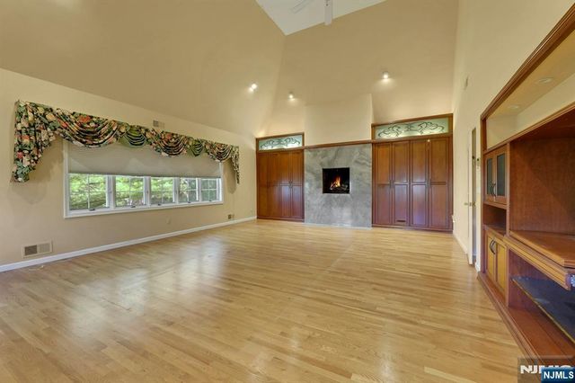 153 Ashley Place, Park Ridge, NJ 07656