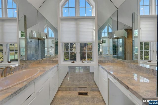 153 Ashley Place, Park Ridge, NJ 07656