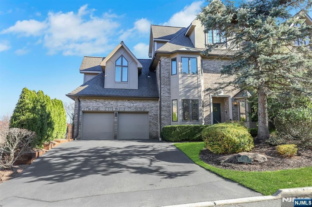 153 Ashley Place, Park Ridge, NJ 07656