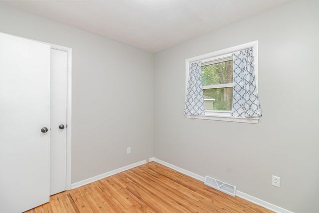 1448 Glynview Trail, Faribault, MN 55021