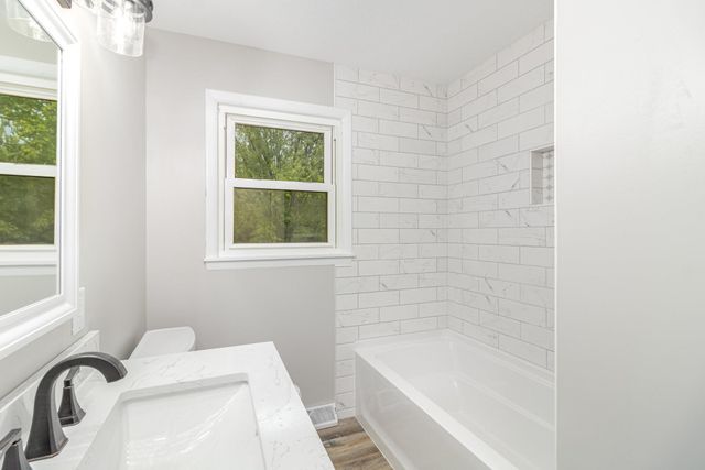 1448 Glynview Trail, Faribault, MN 55021