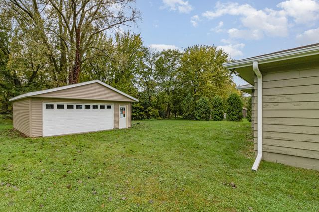 1448 Glynview Trail, Faribault, MN 55021